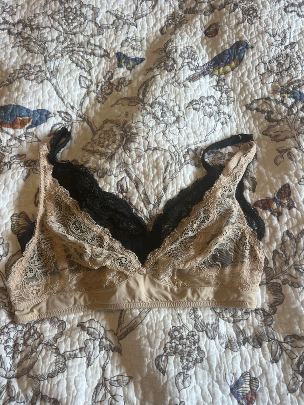Wacoal dainty Lace Bralettes comfortable in Nude and Black 32c/d stretchy